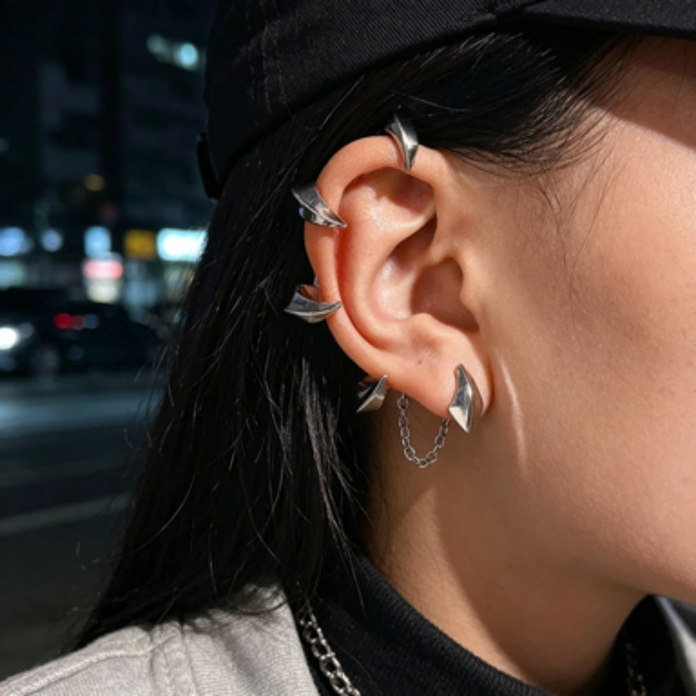 Street Fashion Earrings - Dunkler Dämon Scharfe Zähne Ohrclip, Einzelner